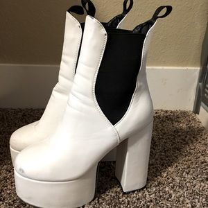Groovy White Platforms